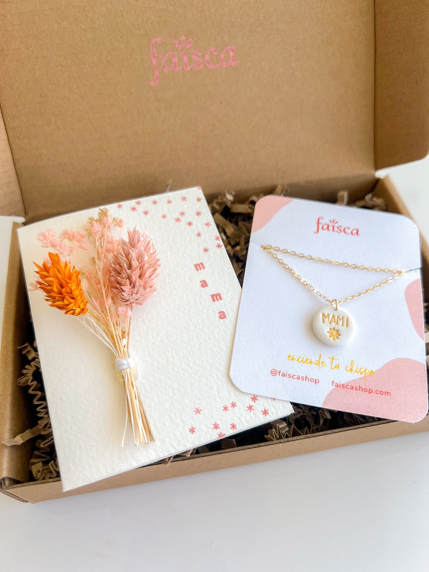 Pack Colgante Mami + Postal Flores Preservadas