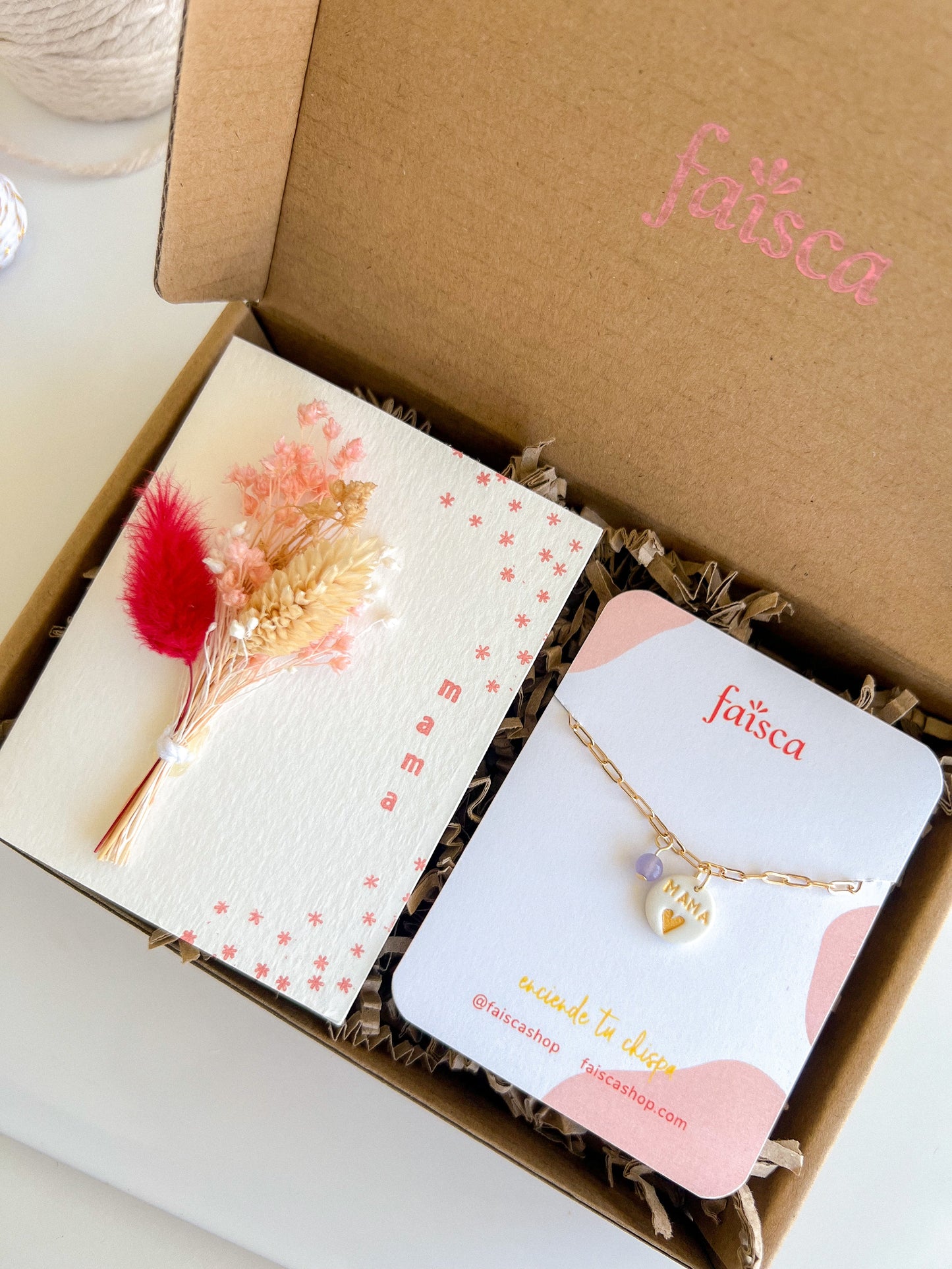 Pack Pulsera Mamá + Postal Flores Preservadas