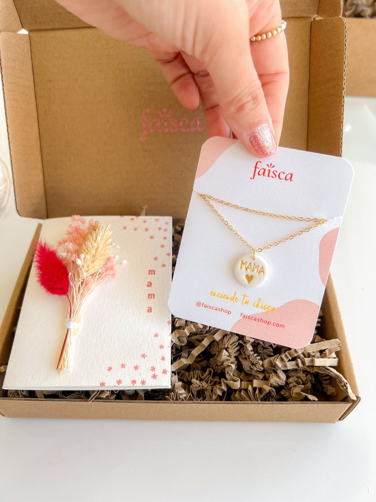 Pack Colgante Mamá + Postal Flores Preservadas