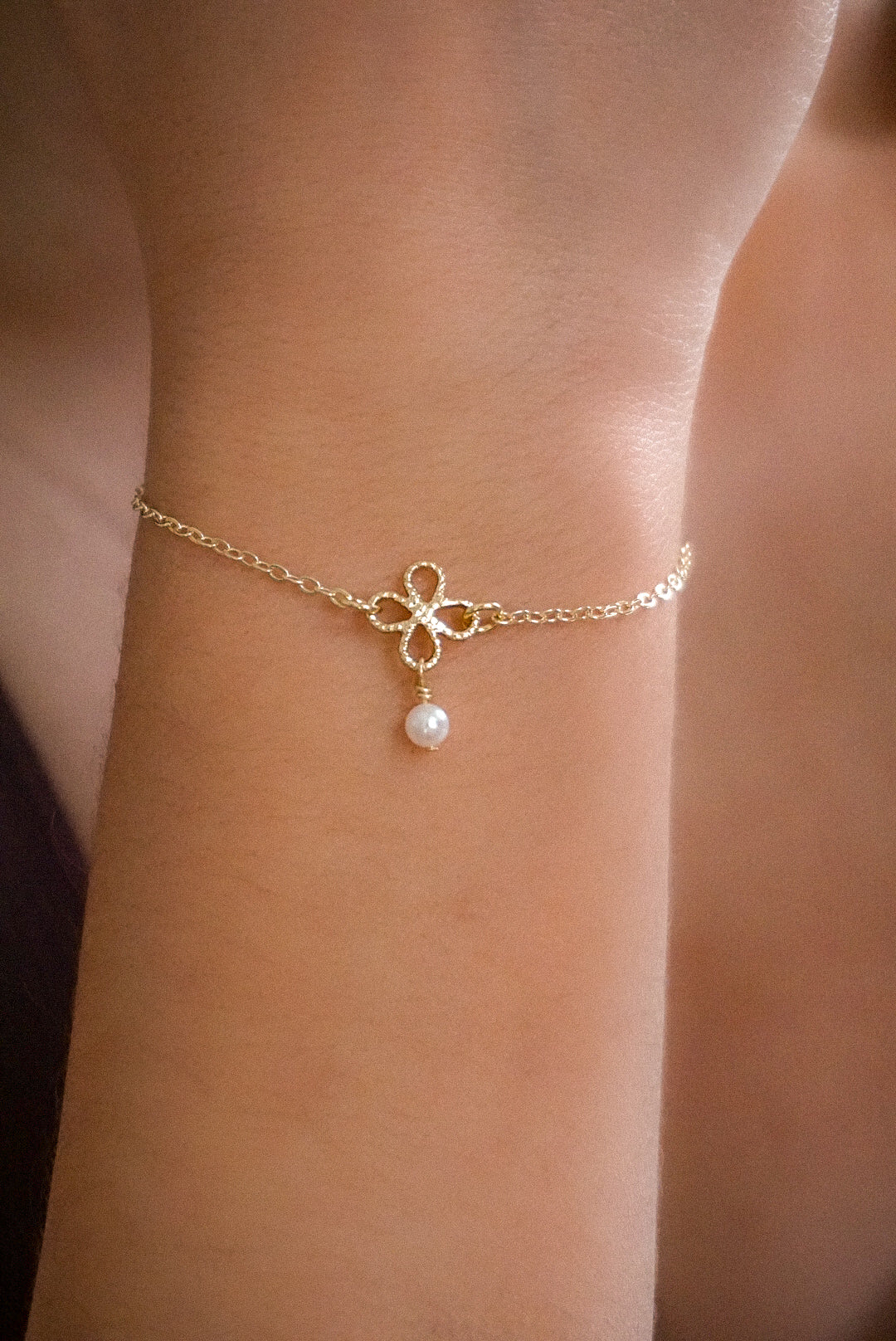 Pulsera Flor Perla Blanca