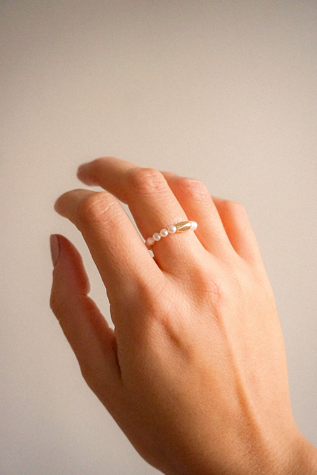 Anillo Perlas Blancas Pieza Dorada