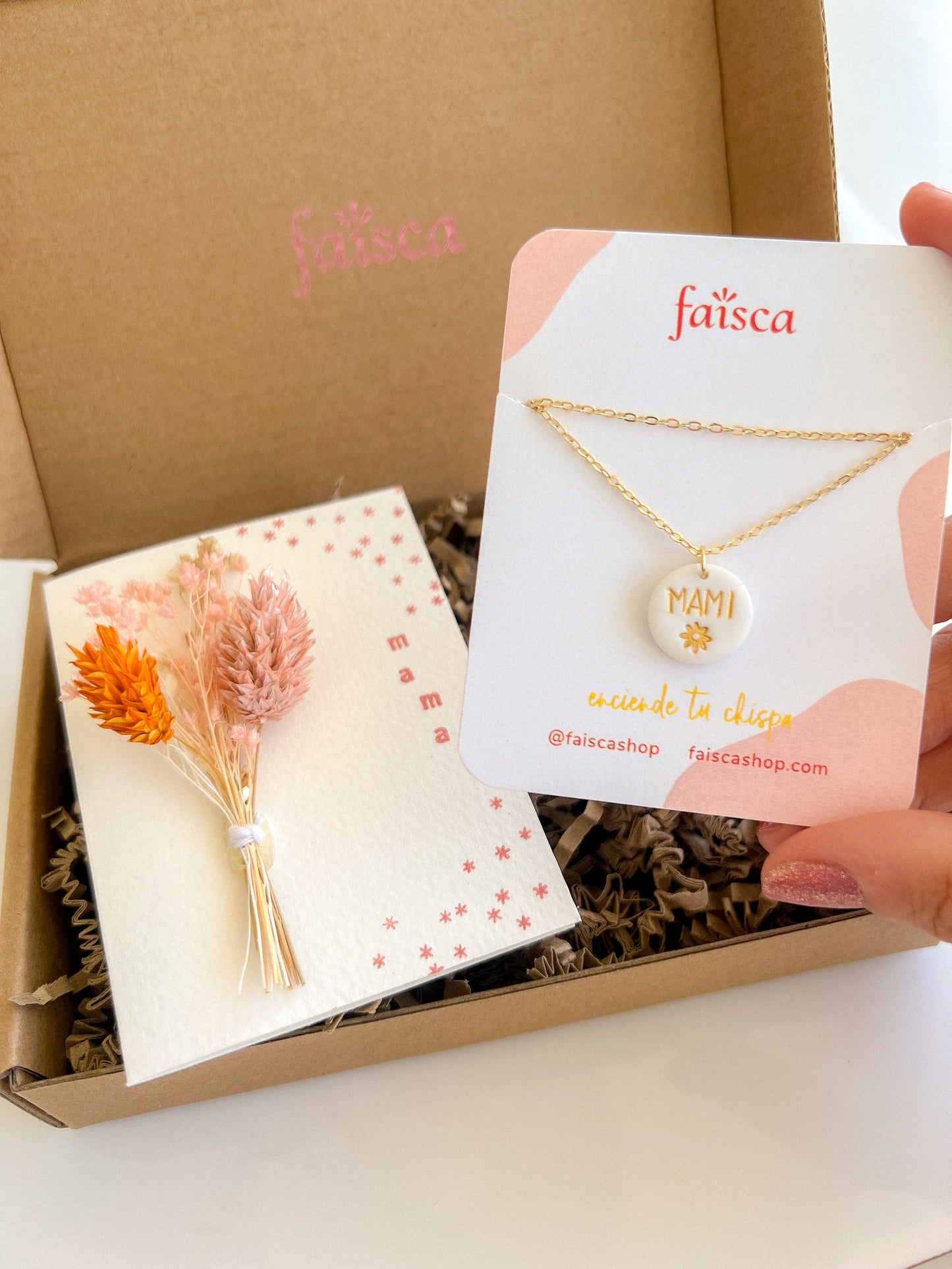 Pack Colgante Mami + Postal Flores Preservadas